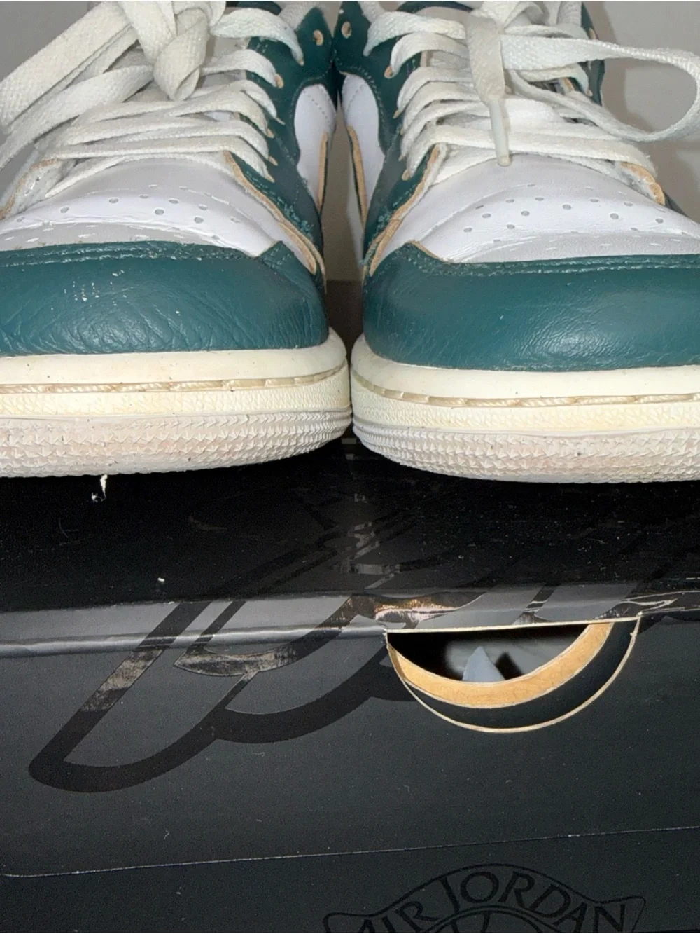 Jordan Men’s Low-Top Sneakers in White and Dark Green size 9.5